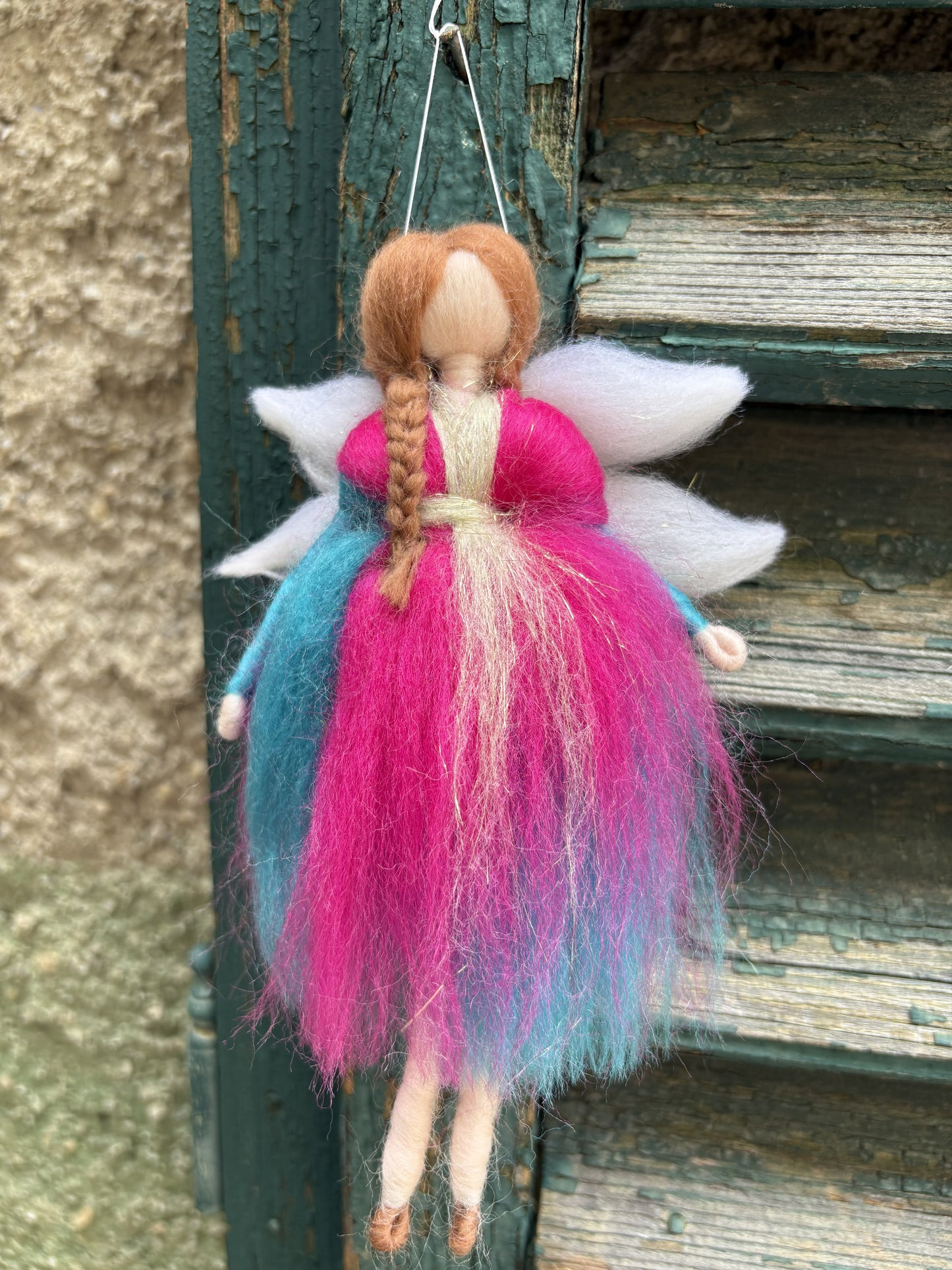 Zână magică,  din lână împâslită 16 cm- ciclam/turcoaz