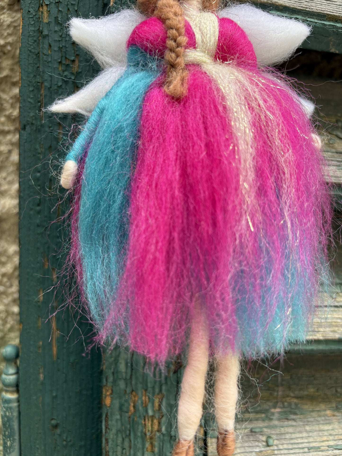 Zână magică,  din lână împâslită 16 cm- ciclam/turcoaz